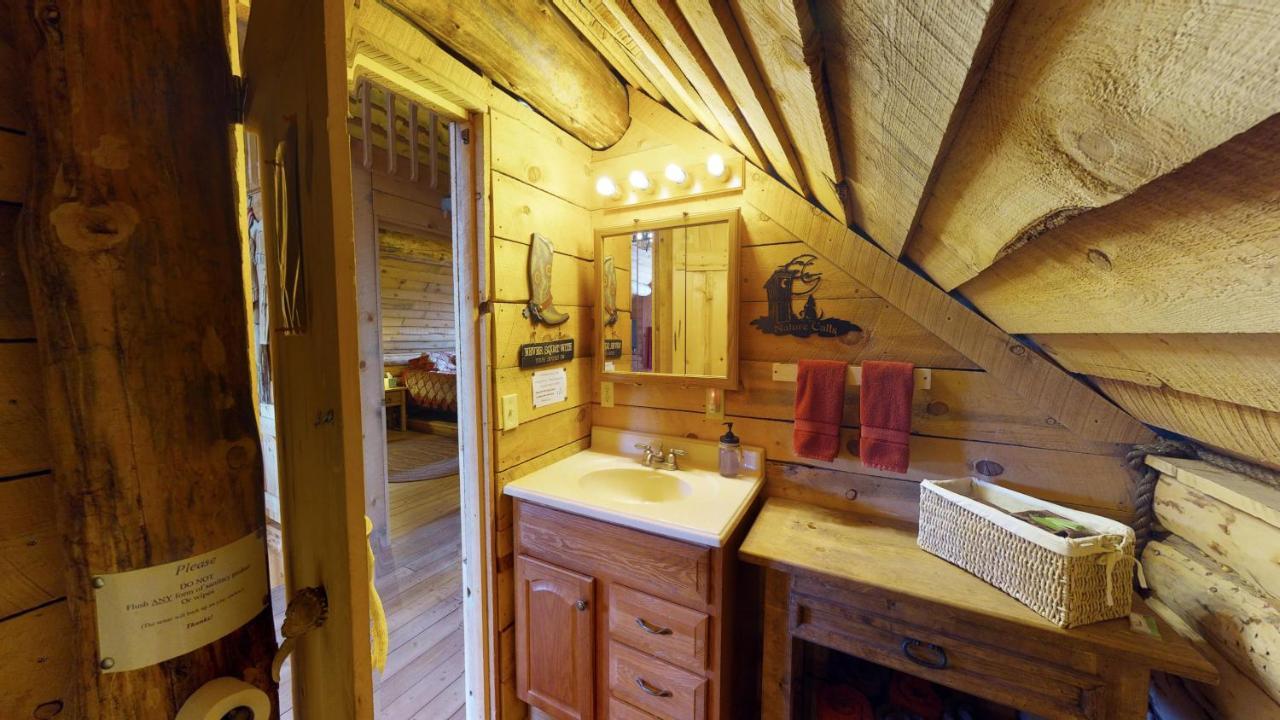 Canyon View Family Cabin, Deck, Tv Room, Games, Bbq, Campfire مونتيسلو المظهر الخارجي الصورة
